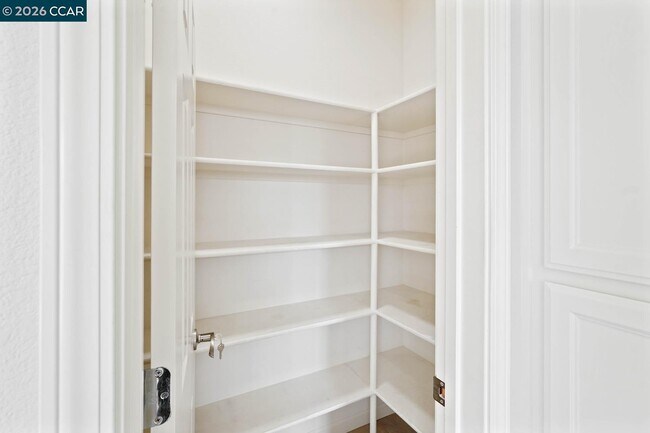 Building Photo - 207 Heligan Ln