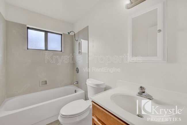 Building Photo - 133 W F St