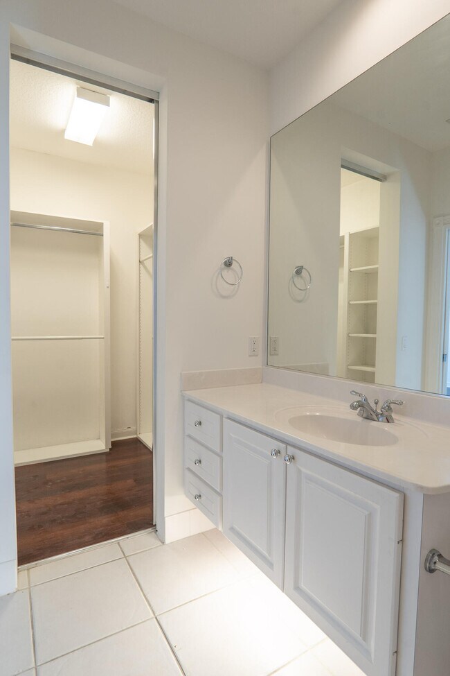 Building Photo - 186 Soriano Dr