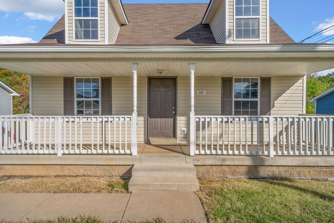 Building Photo - 3 Bedroom Pet Friendly Home For Rent Near Post!