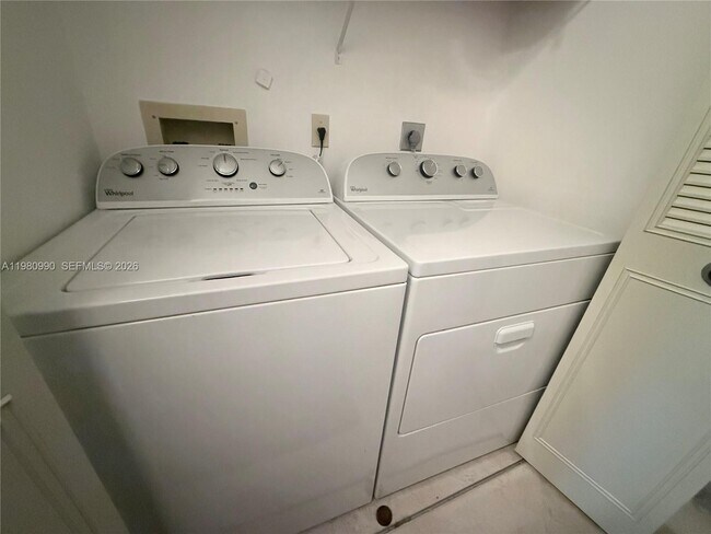 Building Photo - 3310 Perimeter Dr