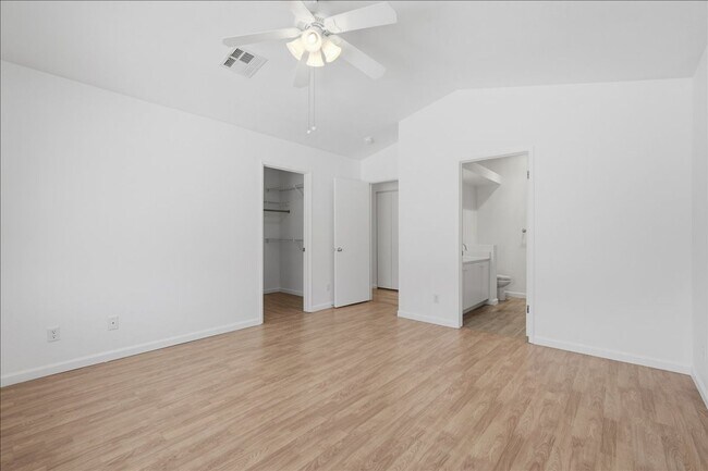 Building Photo - 2nd Level 2 bedroom, 2 bathroom condo outside of Summerlin