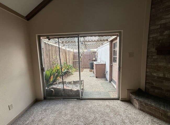 Building Photo - 2920 Cambridge Ln