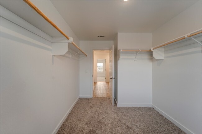 Building Photo - 139 S Maroon Ave