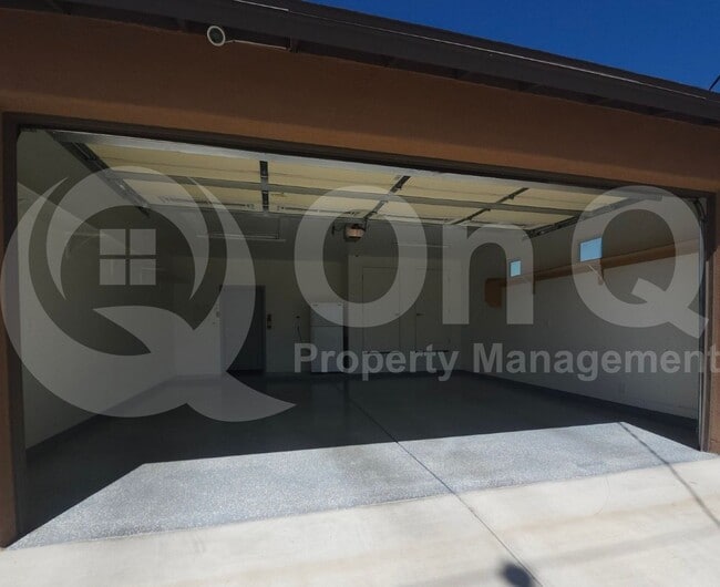 Building Photo - 1421 N Santa Rosa Ave