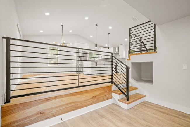 Building Photo - BEAUTIFUL HOUSE FOR RENT NEAR 1604 W/ GUIL...