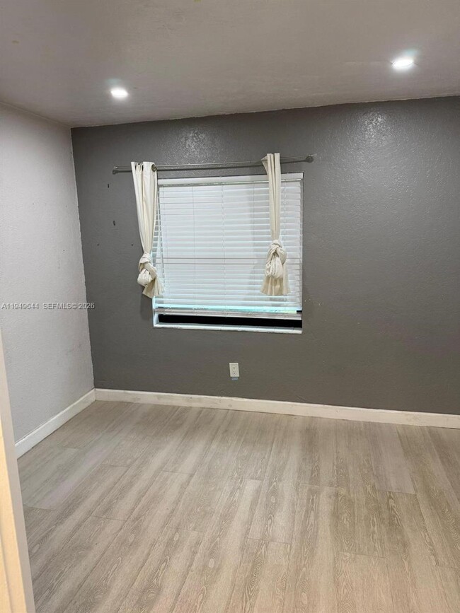 Building Photo - 11220 SW 125th Pl