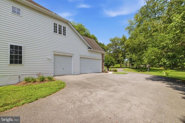 Building Photo - 14140 Seneca Rd