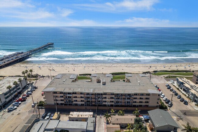 Building Photo - 4627 Ocean Blvd