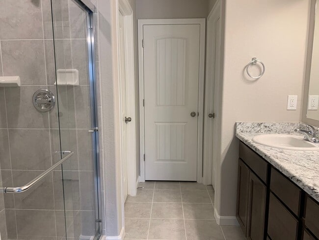 Building Photo - Main-Floor Living Meets Modern Comfort in Enclaves at Mountain Vista