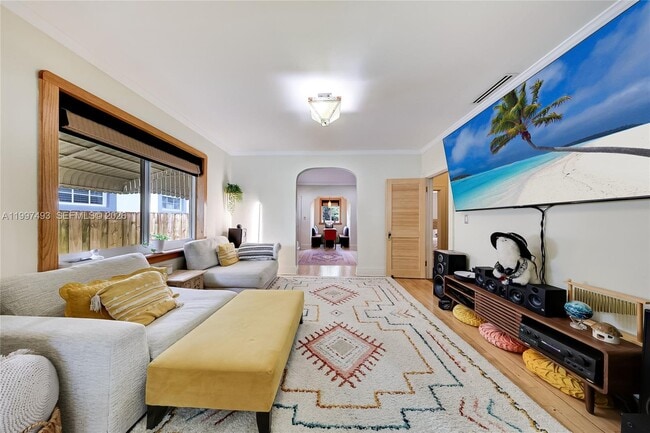 Building Photo - 521 NE 74th St