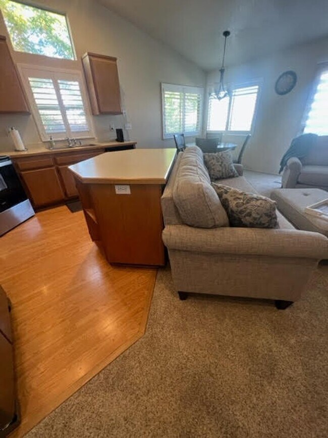 Building Photo - Clean Executive Rental Available Now