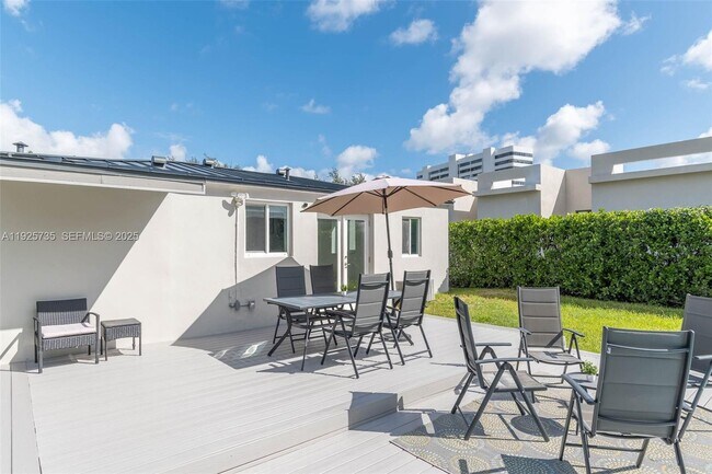 Building Photo - 260 NE 46th St