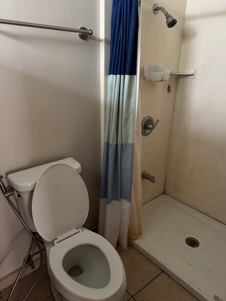 Building Photo - 2739 Hillside Ave