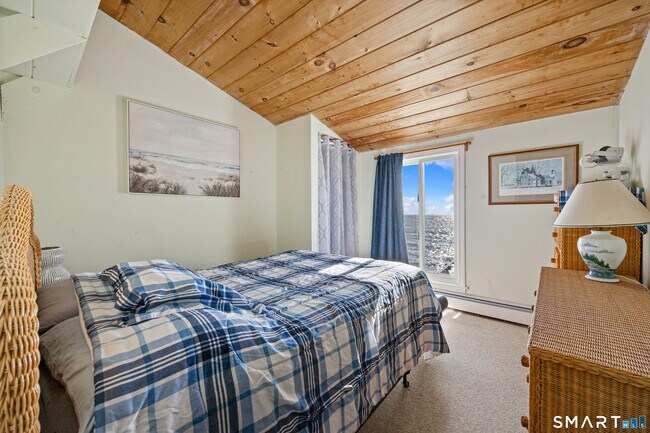 Building Photo - 33 Beach Rd W