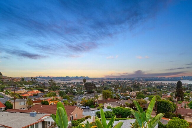 Building Photo - Amazing La Jolla North PB home with panoramic views of the ocean, bay and downtown