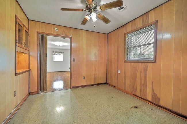 Building Photo - 208 Hogan Ave