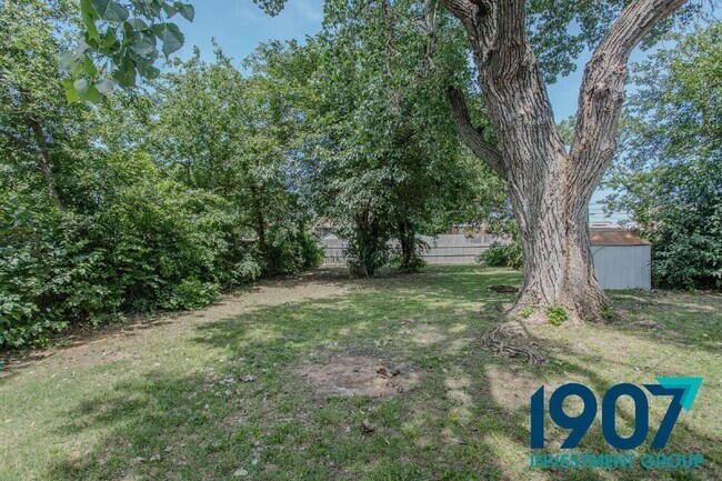 Building Photo - 608 N Janeway Ave