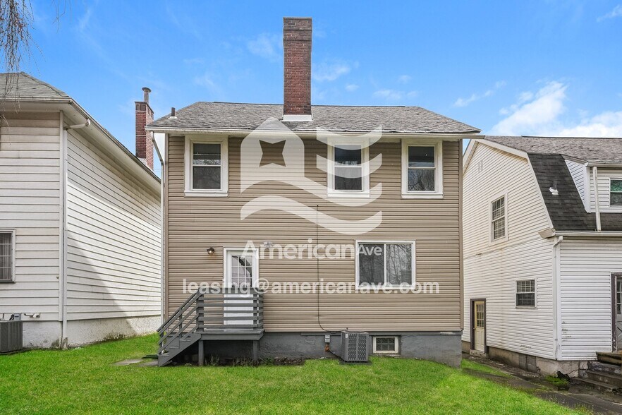 Building Photo - 1126 Main St