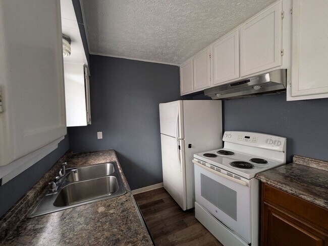 Building Photo - 12843-12849 Hamshire Rd