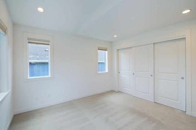 Building Photo - 2bd/1.75ba Kirkland House