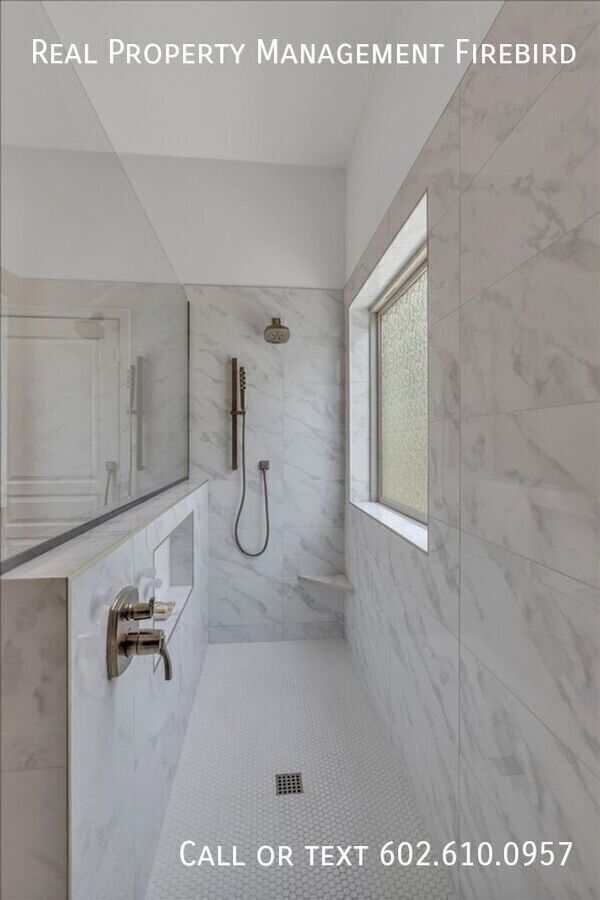 Building Photo - 4921 S Vista Pl