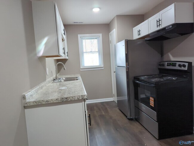 Building Photo - 3913 Talwell Dr SW