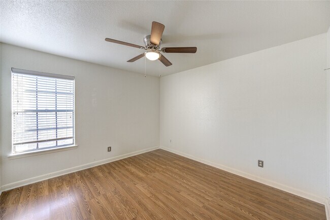 Building Photo - 6500 Sands Point Dr