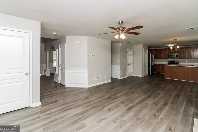 Building Photo - 138 Hidden Lake Cir