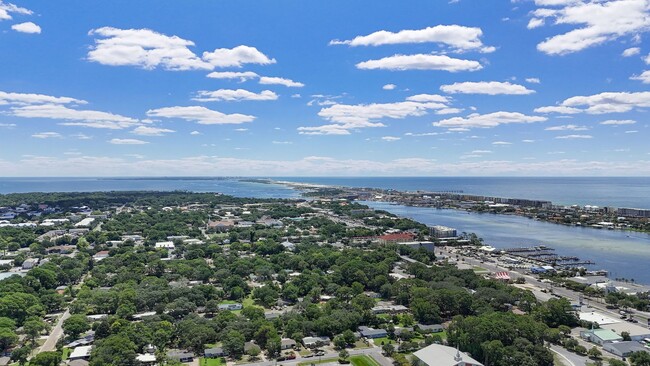 Building Photo - Fort Walton Beach Downtown Cottage