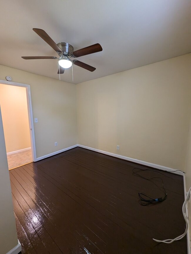 Building Photo - **$500 Security Deposit & 1st Month Free w...