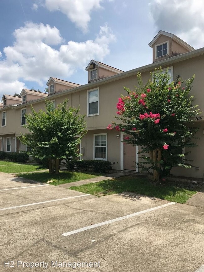 Primary Photo - 105 Valencia Dr