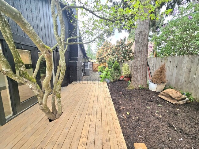 Building Photo - 150 Narain Ct