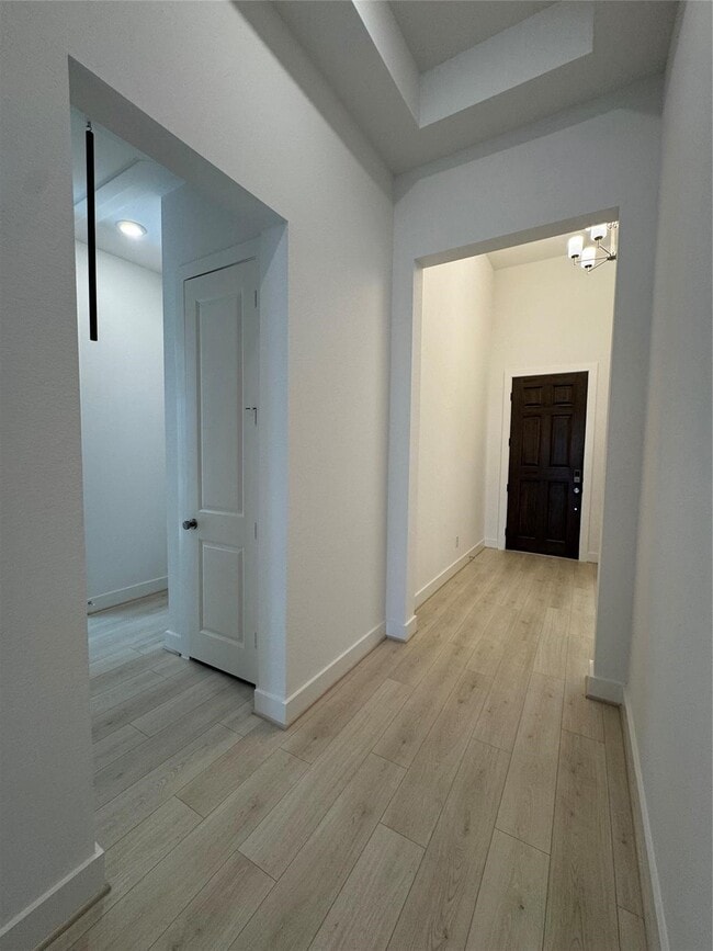 Building Photo - 7129 Carriage Lgt Dr