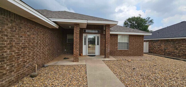 Building Photo - Beautiful 3 bedroom, 2 bath home for rent, Available to view 3/2/26