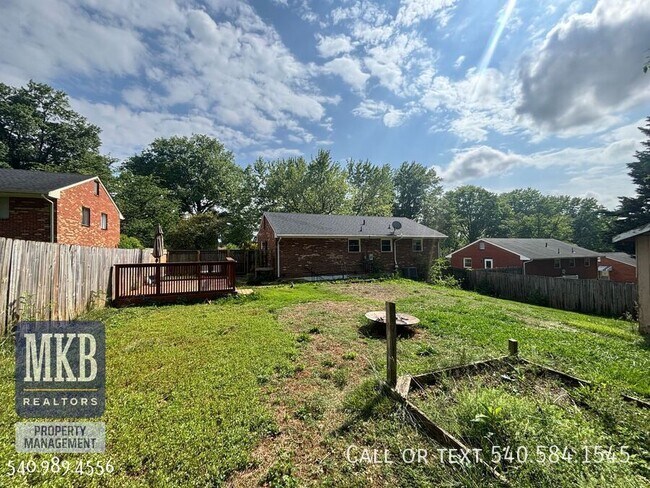Building Photo - 4706 Casper Dr NE