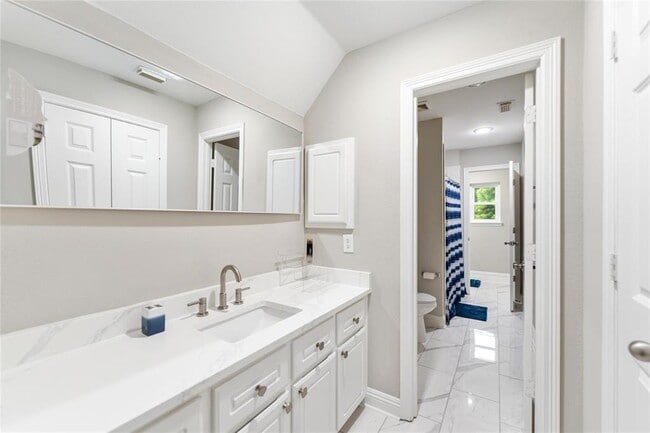 Building Photo - 3819 Emerald Lake Dr