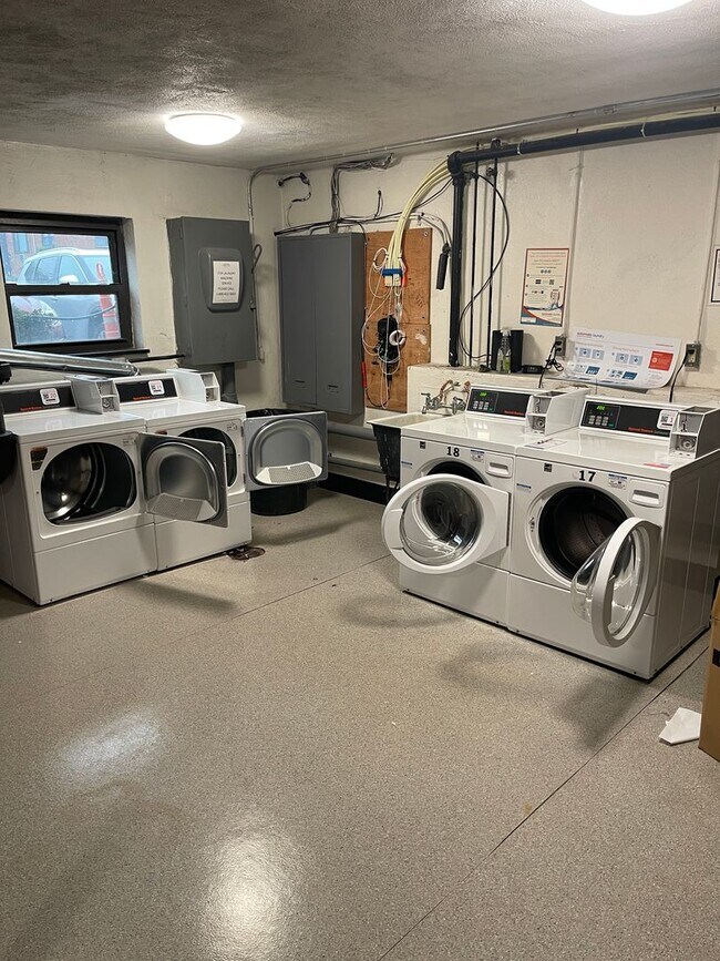 Building Photo - 1-Bedroom H & HW + Parking * Newton Riverside MBTA GL-D