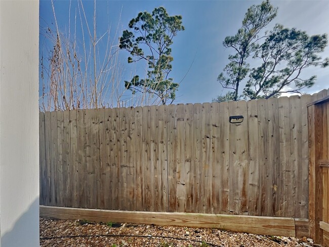 Building Photo - 2056 Johanna Dr