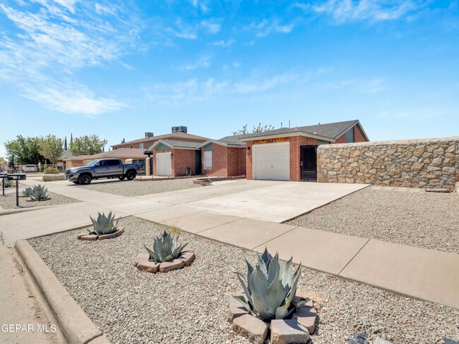 Building Photo - 1593 Hartsdale Dr