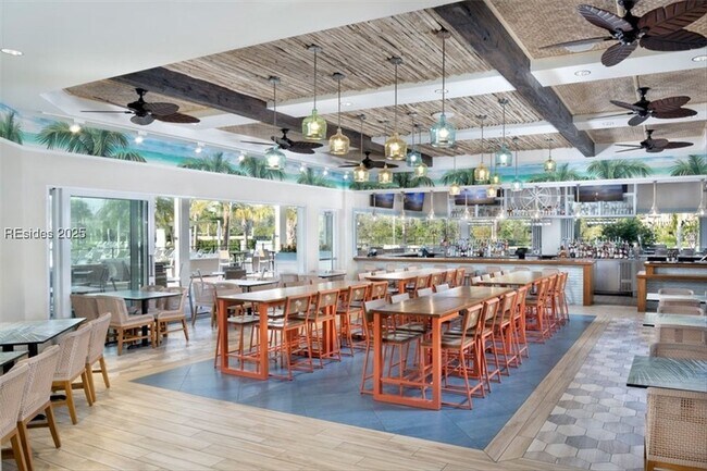 Building Photo - 125 Parrot Ave