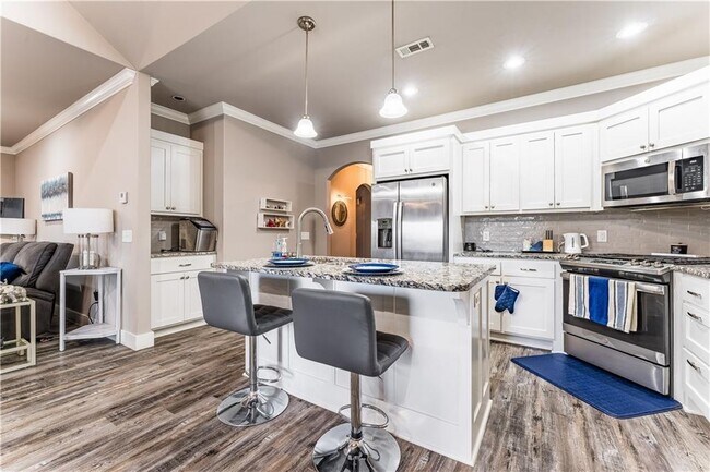 Building Photo - 1805 Woodhause Cir