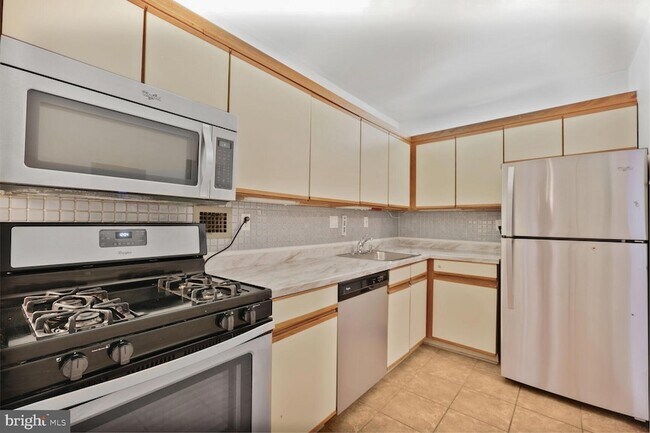 Building Photo - 5500 Friendship Blvd