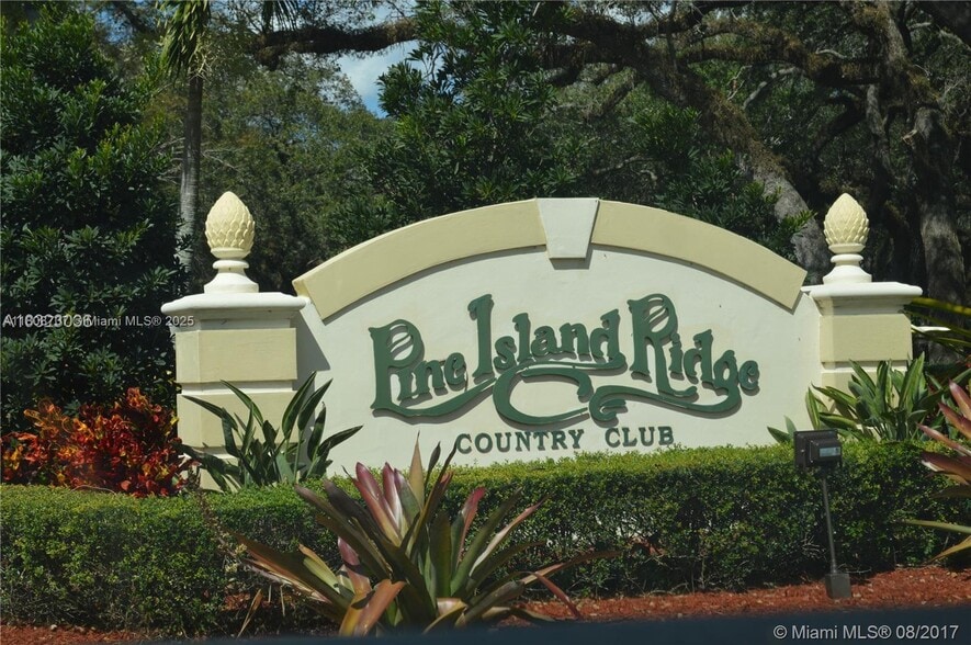 Building Photo - 1528 Whitehall Dr
