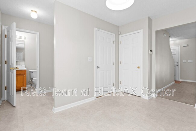 Building Photo - 2284 Oakland Spring Dr