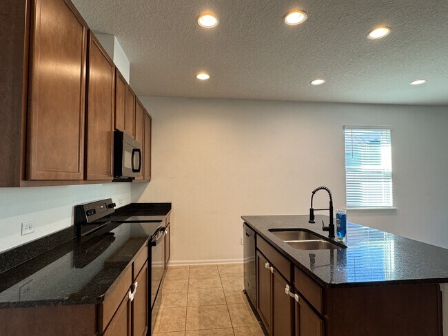 Building Photo - 2904 Laurel Springs Dr