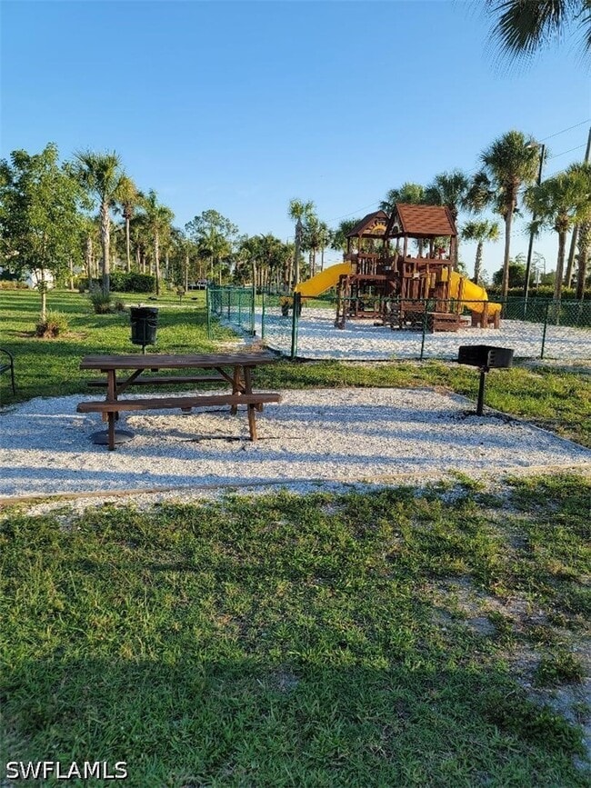 Building Photo - 190 Santa Clara Dr