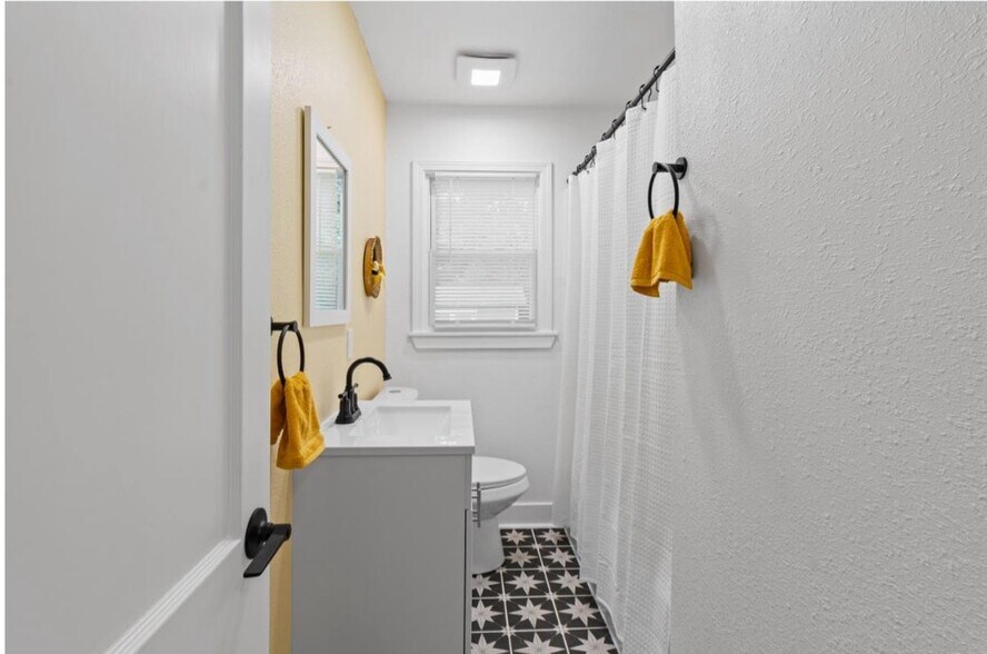 Upstairs Bathroom - 2520 E Aloma St
