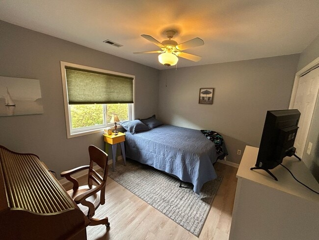 Building Photo - 6-month SUMMER rental within minutes of Wrightsville Beach!