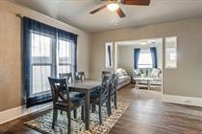 Building Photo - 255 1st Ave E N